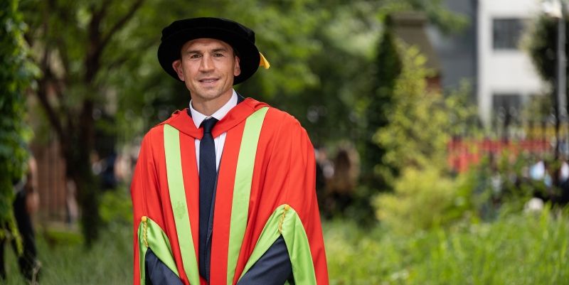 Yesterday, former Rugby League player Kevin Sinfield received an honorary degree as part of this year’s graduation ceremonies 🎓

Sinfield spent his professional playing career with the <a href="/leedsrhinos/">Leeds Rhinos</a> and is recognised as one of the most successful players in Super League history.