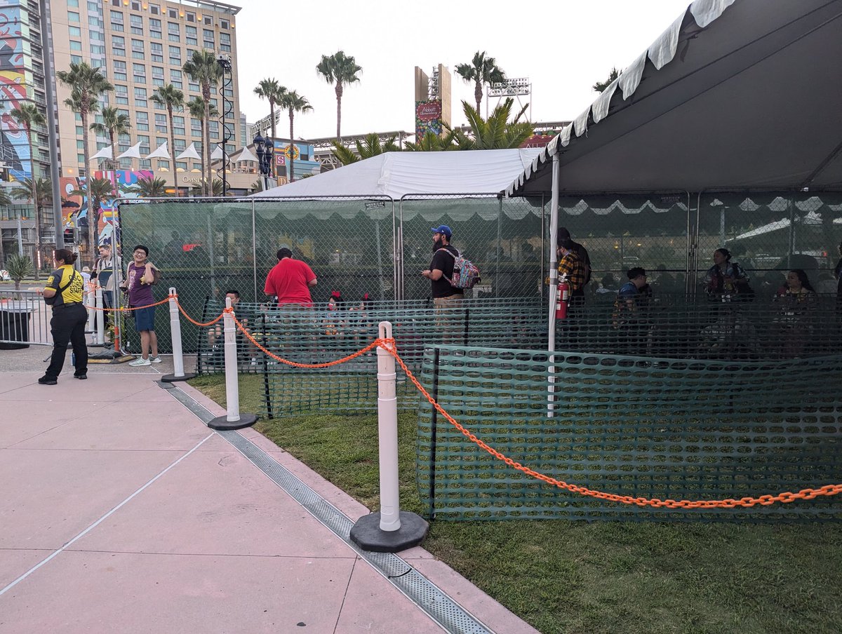 SD_Comic_Con's tweet photo. #SDCCLineUpdate The line for "Everything but Hall H" is now being sent to the second tent. How quickly things change in 10 minutes 👀 #sdcc https://t.co/vIL5JvHZoz