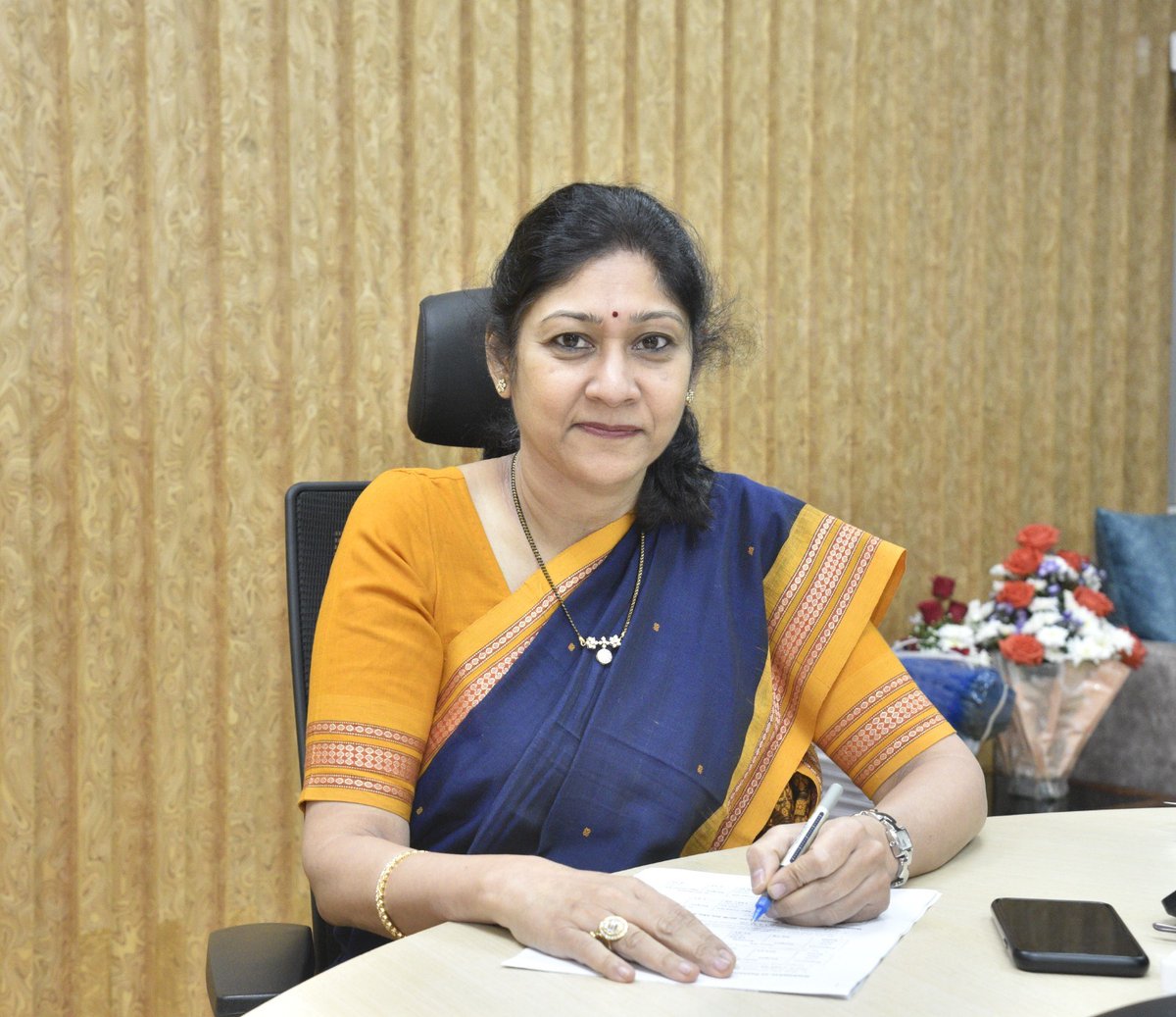 South Central Railway (@scrailwayindia) on Twitter photo Ms. K. Padmaja, IRTS takes Charge as
Principal Chief Commercial Manager, South Central Railway today i.e., 25.07.2024
<a href="/RailMinIndia/">Ministry of Railways</a> Ms. K. Padmaja, IRTS takes Charge as
Principal Chief Commercial Manager, South Central Railway today i.e., 25.07.2024
<a href="/RailMinIndia/">Ministry of Railways</a>