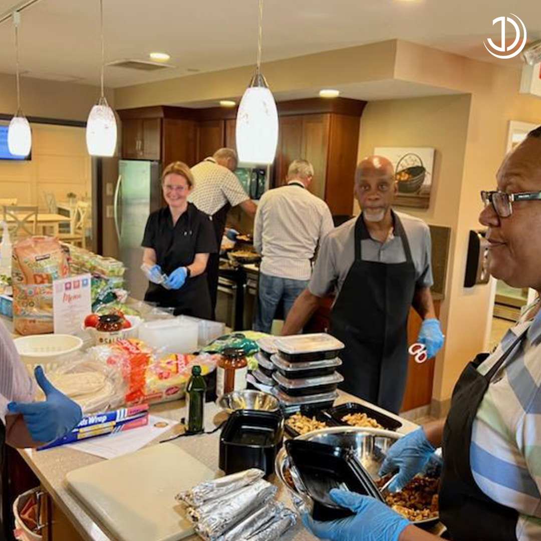 J|D was 'Chef for the Day' at Ronald McDonald House Charities. <a href="/RMHCAnnArbor/">RMHC Ann Arbor</a> provides accommodations for families to be near their loved ones during treatment. Thank you, team, for living out our core values - #TEAMWORK! 🤝
#RonaldMcDonaldHouse #RMHC  #JourneyWithJD