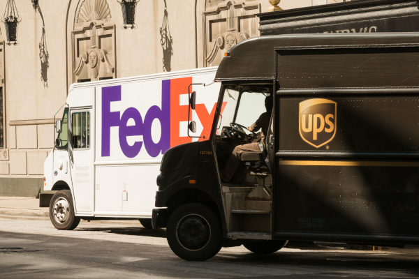 SupplyChain247's tweet photo. Study: Online shoppers expect free home delivery within 3.5 days, a target many companies simply cannot meet https://t.co/e9bjciDj1c https://t.co/L1vGWnlr3b