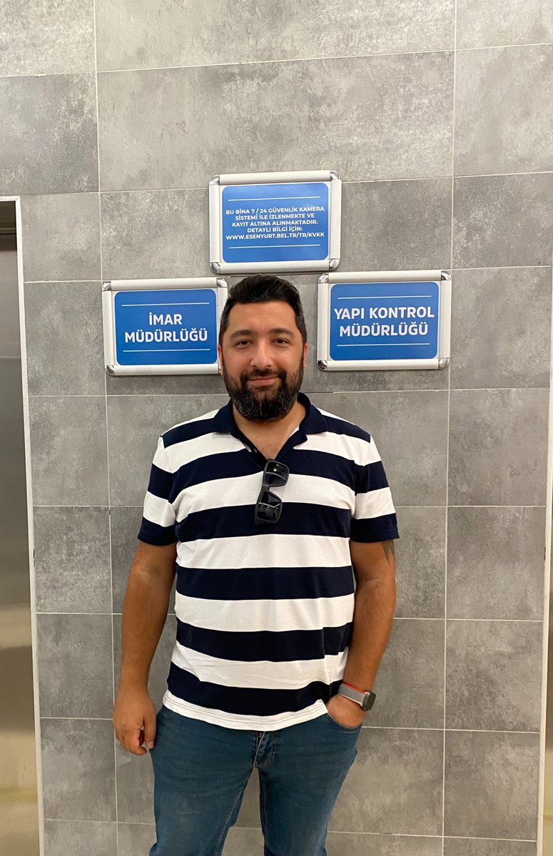 FisideMalikleri's tweet photo. Merhaba Değerli Komşularım; dün firmanın yayınlamış olduğu A1 ve A2 Blokları iptal edeceğini deklare etmesi ve belediyenin de bu şekilde ruhsat vereceğini söylemesi üzerine imar müdürü Belediye Başkan Yardımcısı Sayın Mehmet Hışır Bey ile bir görüşme gerçekleştirdik. Kendisine ruhsat durumunu da sorduk. 

📍Öncelikle A1 ve A2 bloklardan daire alan komşularımız müsterih olsun 3200 daire sahibi noter onaylı muvafakatname vermeden böyle birşey söz konusu değil yani firma yetkilisi müteahhit çoğu açıklamasındaki gibi yine doğruyu söylemiyor. 

📍Ruhsat için belediyenin istediği şartlar geçen sefer ile aynı. Deprem statik raporu, 3200 kişiden muvafakatname, proje müelliflerinin 2024 yılına ait büro tescil belgeleri gibi… 

📍daha önce de defalarca bu İnşaatı bitirmek için maddi ve manevi gücü olmadığını belirten, inşaatları tamamlamak için hiç borcumuz olmadığı halde tekrar para isteyen, kapı pencereyi söküp hurdacıya satan müteahhit şimdi de kağıt üzerine metrekareleri yükseltip bizi borçlandırmaya çalışma çabaları boşunadır.

📍Birlik ve beraberlik içinde biz hak sahipleri inşaatı bitirme yönetimimizi kurup ilk etapta herkesin ödeyebileceği makul rakamlara mâl olacak olan ortak alanlarımızı yapacağız, evlerimizi çürümeye terk etmeyeceğiz.