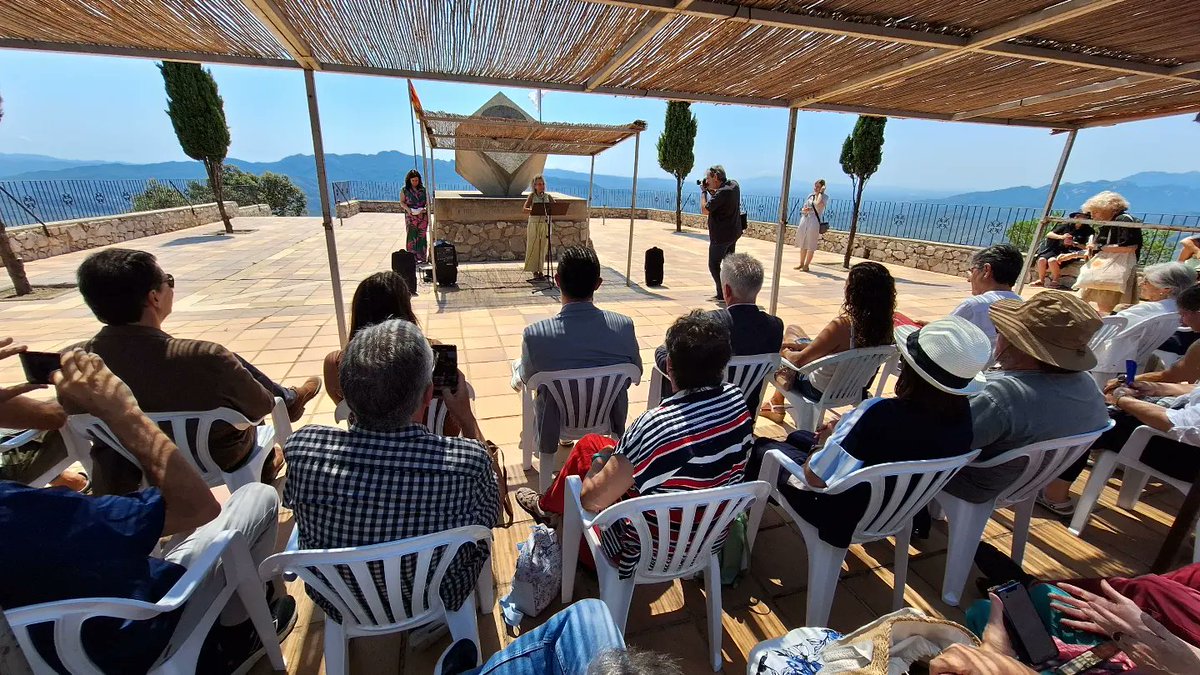 🥀 Havia de succeir. Enguany, per primer cop d'ençà la inauguració del Dau de la Pau erigit pels supervivents de la Lleva del Biberó-41 l'any 1989 no hi ha assistit cap combatent. La generació nascuda el 1920 ha marxat, però avui, en l'acte anual celebrat a la Cota 705....
👉