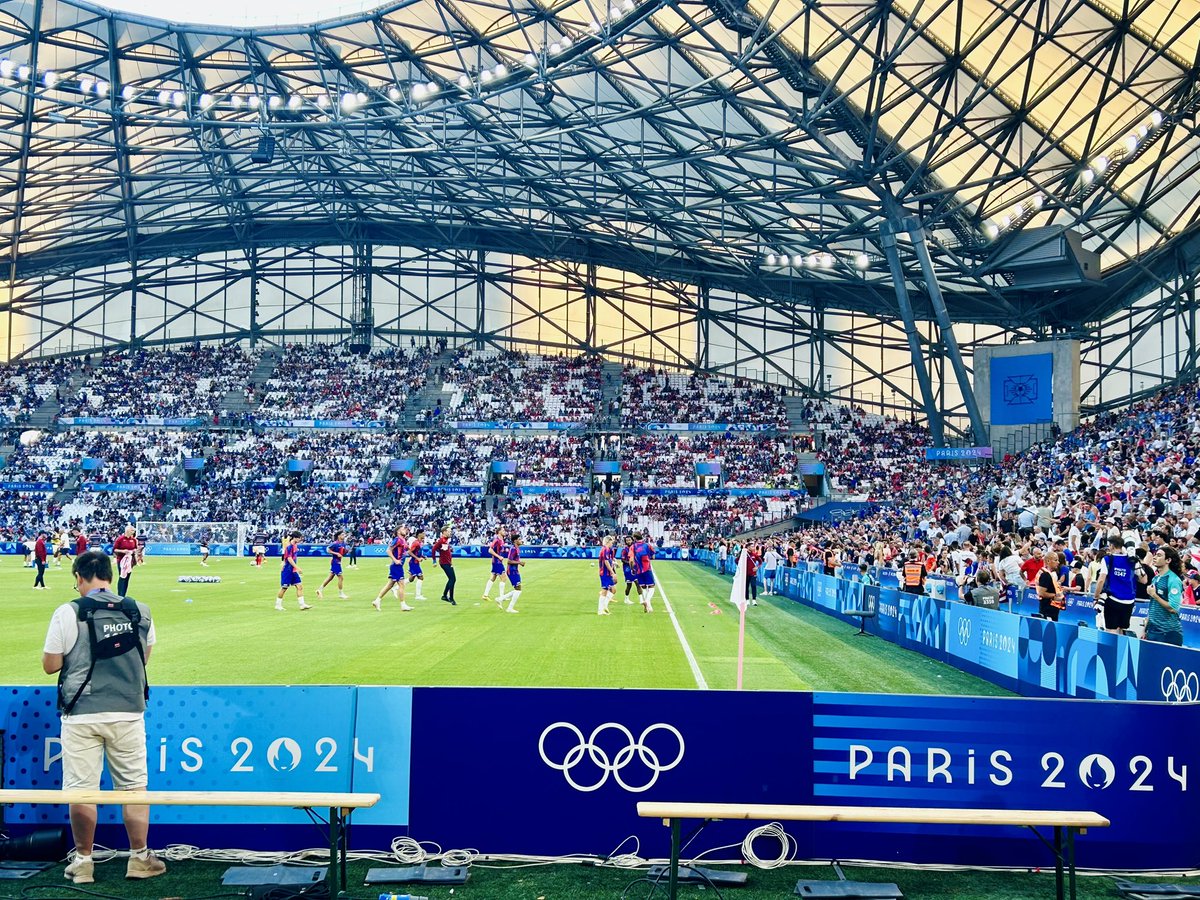 ChadSabadie's tweet photo. What an amazing experience for our @ManshipSchool #OlympicsProject group last night in Marseille!! @Olympics #Olympics #USA #France @lsu #GeauxTigers #GeauxManship https://t.co/6f1nxcK3Z6