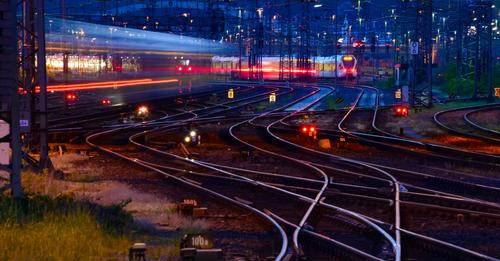 Nachttrein Almere - Amsterdam ineens uiterst onzeker. Raadslid Spencer Alberg (D66) 'Reiziger is de dupe'
almeredezeweek.nl/nieuws/algemee… #almere #amsterdam #raad036 <a href="/Arriva_NL/">Arriva Nederland</a> <a href="/NS_online/">NS online</a> <a href="/D66Almere/">D66 Almere</a>