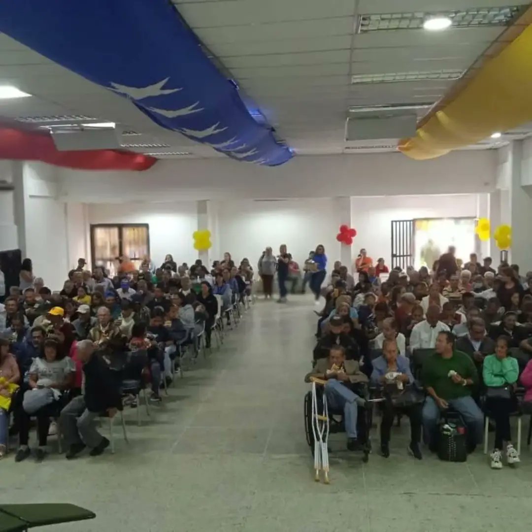 La Misión Sonrisa llevó a cabo una exitosa jornada de entrega de prótesis dentales en Táchira. 

Los beneficiarios quienes previamente habían solicitado sus prótesis a través de la VenApp.

#PaLanteEsPaAllá
<a href="/NicolasMaduro/">Nicolás Maduro</a> 
<a href="/delcyrodriguezv/">Delcy Rodríguez</a> 
<a href="/MagaGutierrezV/">Magaly Gutiérrez Viña</a>