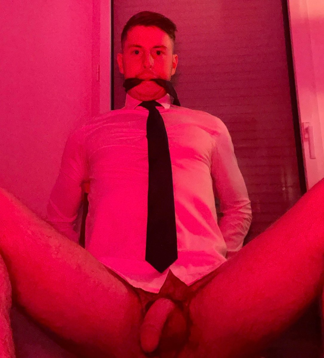 suited_a's tweet photo. The perfect way to find your boyfriend when you arrive home from the office 
📸 @SuitaddictedFr https://t.co/cqpyGphVbx