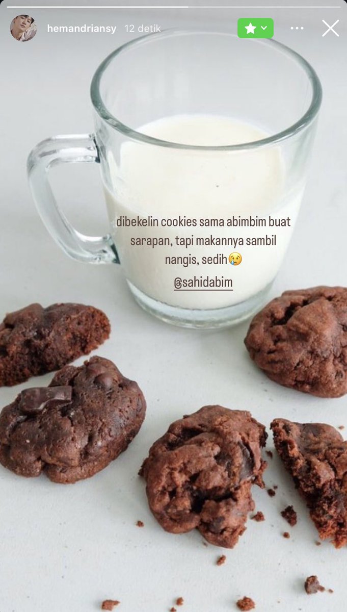 kyoongstle's tweet photo. ada yang sarapan cookies sambil nangis, nih, katanya.

from 𝙘𝙤𝙤𝙠𝙞𝙚𝙨 universe, two tweets #chanbaek au🍪🤎 https://t.co/lSo6FKzfqx
