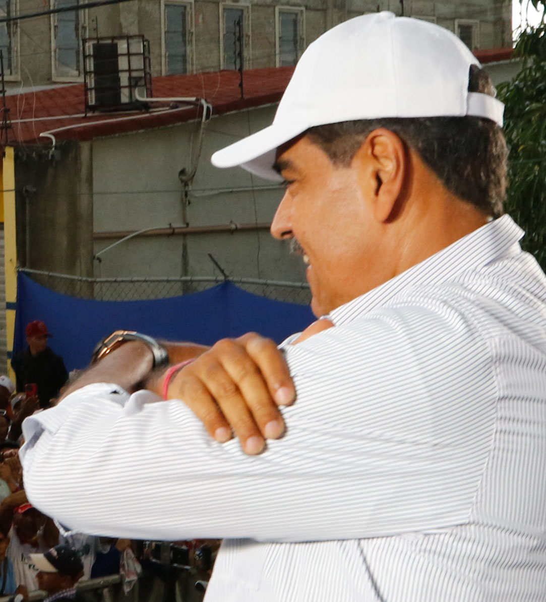 Detrás de cada lucecita hay una esperanza...
Es la esperanza del PUEBLO...
La FE en un hombre que de verdad, ama la Patria.
Es <a href="/NicolasMaduro/">Nicolás Maduro</a>  ¡EL PRESIDENTE!
El Domingo 28 ¿YO? Con CHÁVEZ Y NICOLÁS
Está escrito: ¡NOSOTROS VENCEREMOS!