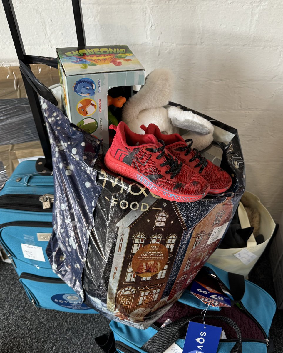 REELCIC's tweet photo. We are thankful to local community who have donated items to make emergency clothing packs complete this week. We urgently need Trainers/Footwear of all sizes. Thank you to @kogs1 @UPPLC_UK for the suitcases which have gone to families in need. #ClothingSupport https://t.co/QXZdbQp0jq