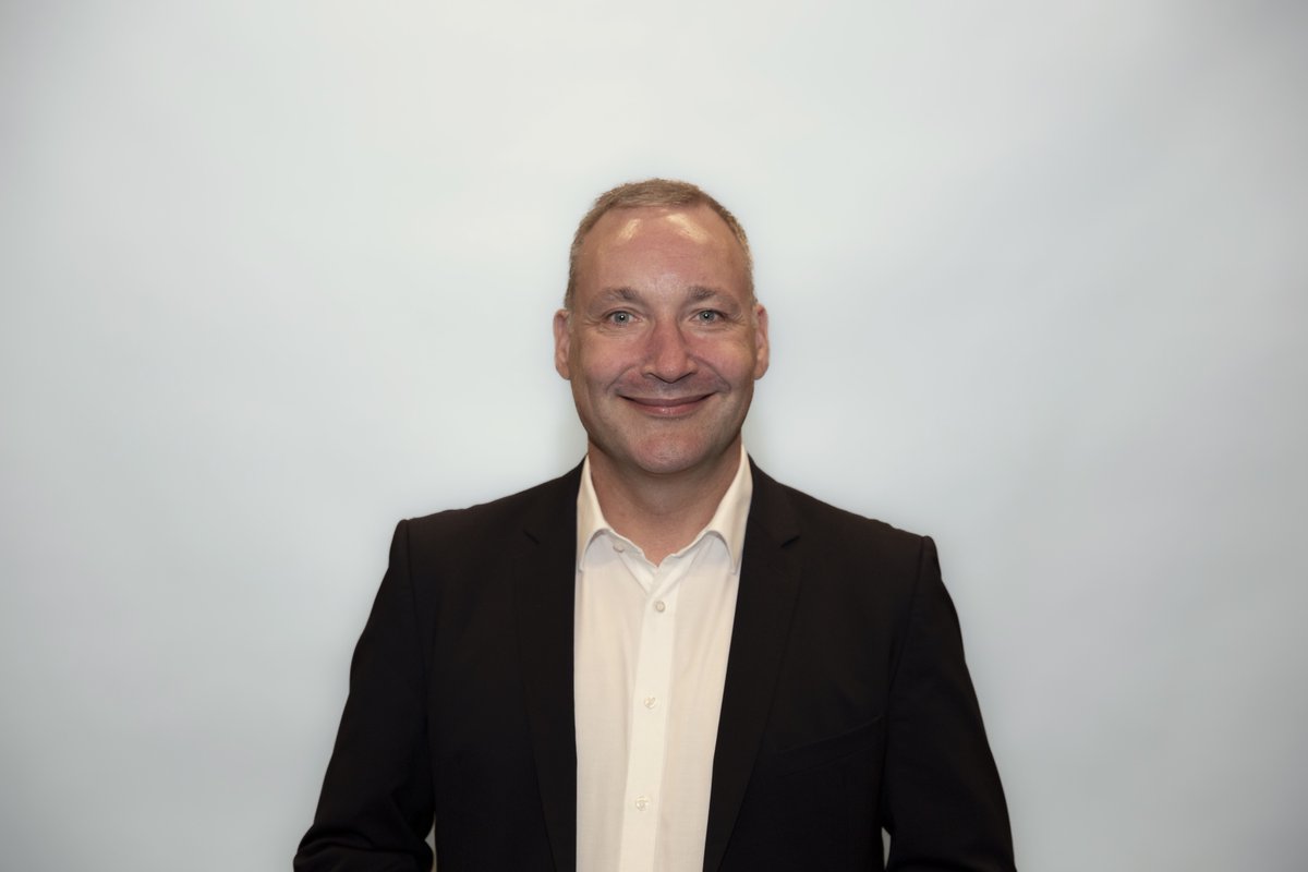 Oliver Haustein-Teßmer wird Chief Transformation Officer der Neuen Pressegesellschaft (NPG, u.a. Südwest Presse, Märkische Oderzeitung, Lausitzer Rundschau) und leitet die digitale Transformation. Foto: Bashir Abdulkareem
<a href="/hausteintessmer/">Oliver Haustein-Teßmer</a> <a href="/SWPde/">SÜDWEST PRESSE</a> <a href="/lr_online/">Lausitzer Rundschau</a>