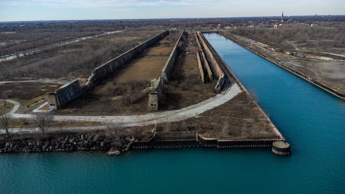 BlockClubCHI's tweet photo. The massive former South Works steel mill site on the South Side will be transformed into a multibillion-dollar quantum computing campus. https://t.co/Ju0W297jzY https://t.co/nXUOzPHYur