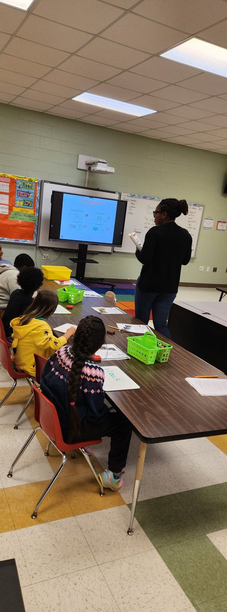 QueenTodote1's tweet photo. Stepping into to Step 5 of UFLI, New Concept review. Way to go third grade at CMES!#getreadysetread
#getinthegame https://t.co/zHiJlzFsnS
