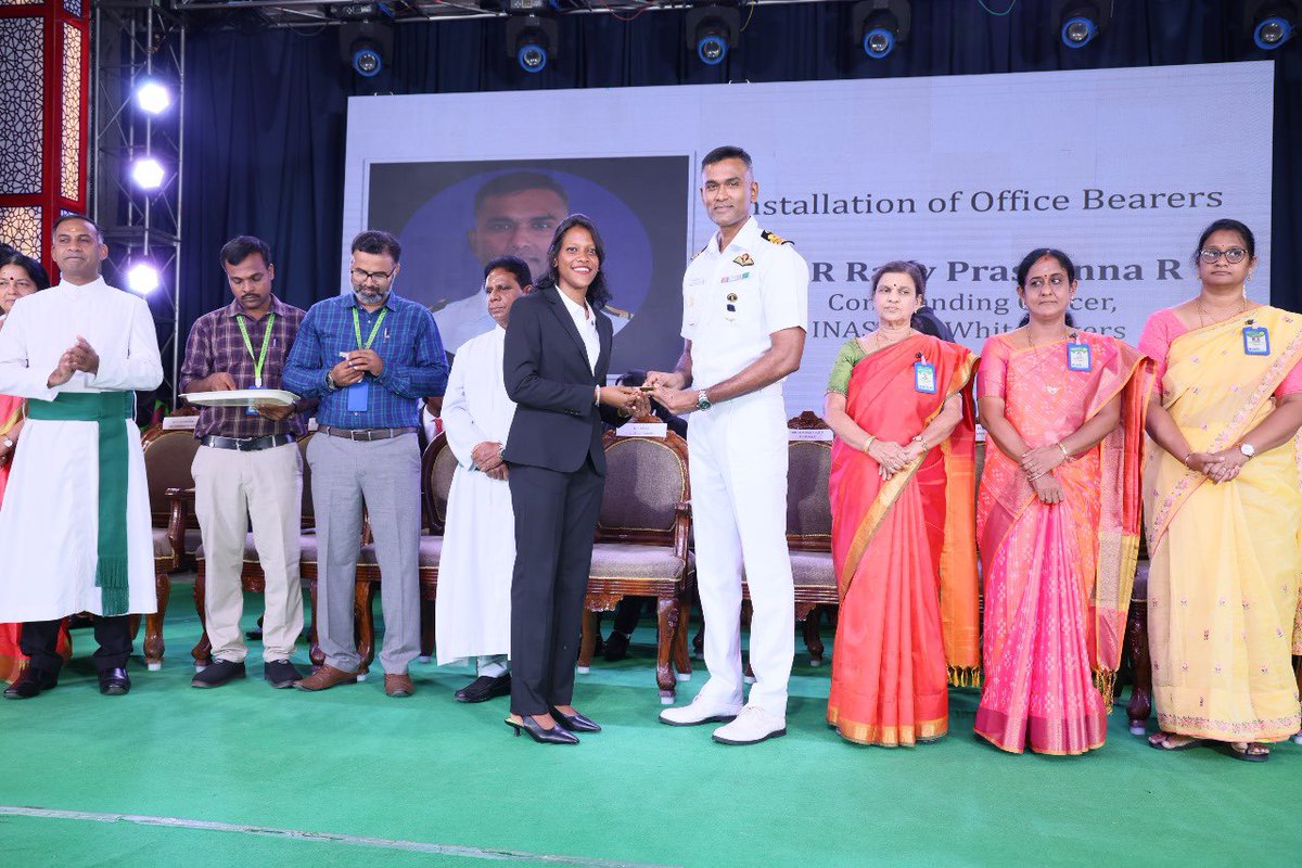 IN_GNA's tweet photo. As part of Indian Navy's reach out to #school and #colleges to motivate youth on "being their best' , a motivational talk titled 'extraordinary life in #IndianNavy of a ordinary boy' was presented by Cdr Rajiv Prassanna R, Commanding Officer, #INAS300.
@indiannavy
@IN_WNC https://t.co/rVE61eXvd6