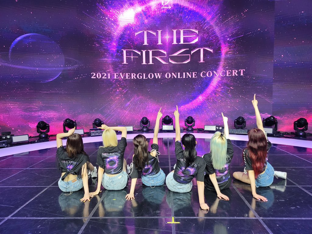 timetomia's tweet photo. 210725 twitter

[📸EVERGLOW] 

21.07.25 #THE_FIRST

#FOREVER 와 함께해서 행복한
첫 온라인 콘서트 THE FIRST💜

에글이들도 정말 행복했고🍀
포에버에게 정말 고마웠어요💕

앞으로도 계속해서 에버글로우✨

💜잊지못할 우리의 오늘💜

#에버글로우 #EVERGLOW #미아 #MIA https://t.co/7wUvNmWlh8