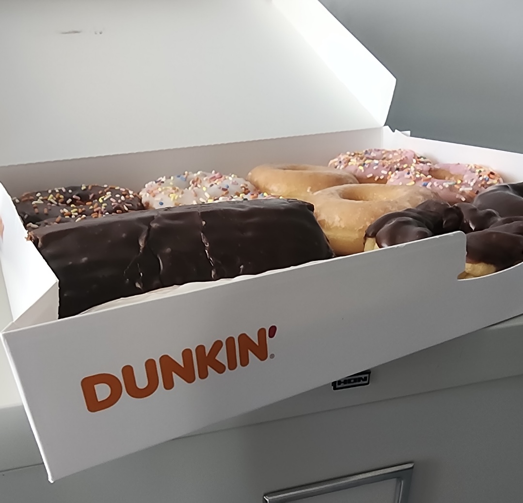 subscriptlawyer's tweet photo. @notguiltyCHI Subscription Lawyer running on @dunkindonuts today. Thanks for the morning energy! #SubscriptionLawyer #DunkinRun #MorningEnergy #LawyersRunOnDunkin #LegalLife https://t.co/LggMcM15MX