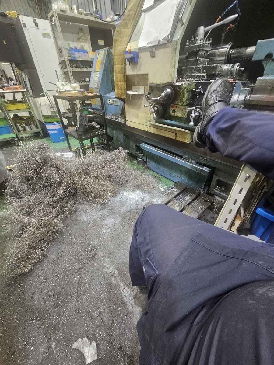 まだまだ続くよどこまでも。
忙しすぎる。

加工中の切粉片付ける気力ぜろ。
しらん。
明日誰か片付けて。
眠いし辛いし。
ストレスしかない、