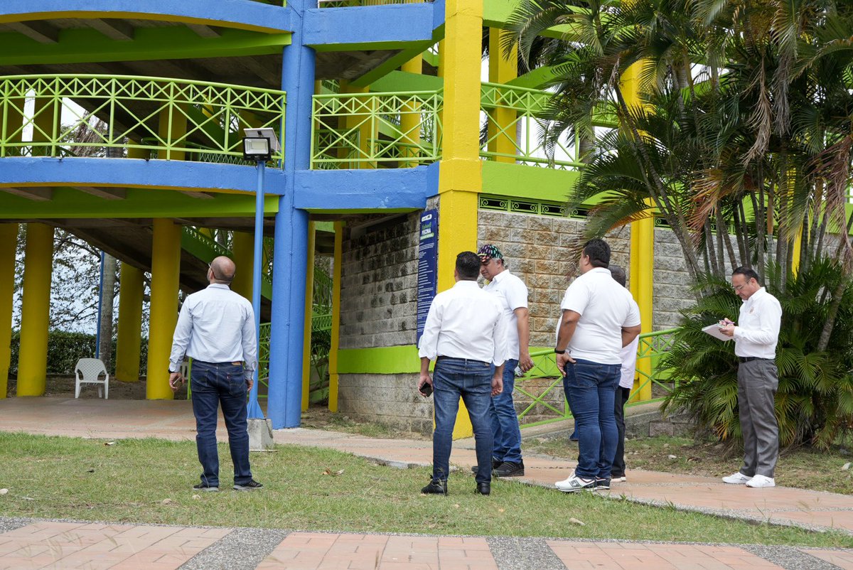 comfamiliarh's tweet photo. En compañía con los delegados de la @Supersubsidio, verificamos las inversiones realizadas para el mejoramiento del Parque Acuático Playa Juncal😎👌🏻
•
•
#PortuProgresoTodo #ComfamiliarHuila https://t.co/VLnB3jYzfr