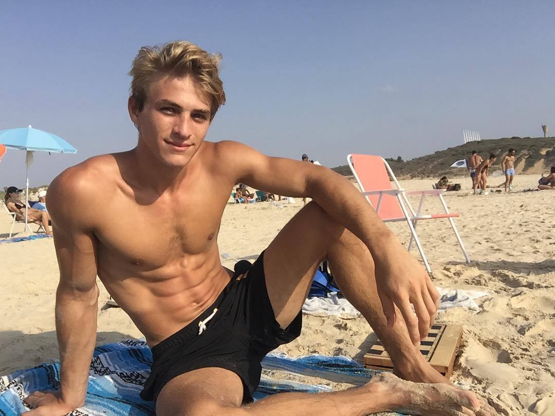 DiverCityMx's tweet photo. ¿Qué dices si nos escapamos a la playa y nos permitimos ser libres por un día? 🌴☀️ #LibertadEnLaPlaya #SerLibres
Vamos a la Playa !! 🌞🌊🏖️🌴
#gayplayas #gaycrucero #gaytours #gayhoteles #gaybares
#gayrestaurantes #gayfiestas #gaydeportes https://t.co/9rPYStKtDI