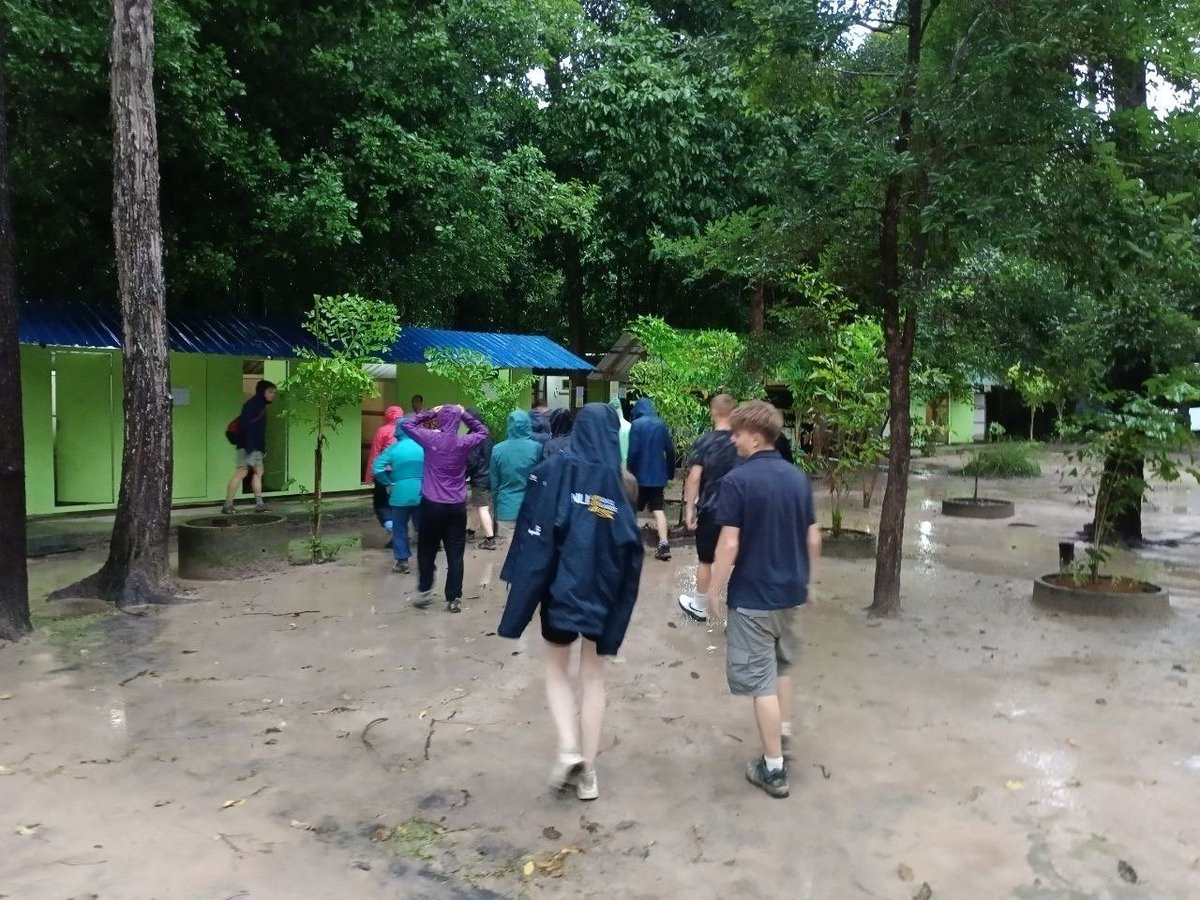 CampCambodia's tweet photo. Students #TeamPoPae Arrived #campBengPae safely and had a briefing with camp manager
#Campseffect
#Dosomethingamazing
@CampsInt https://t.co/k6feOkFXTv