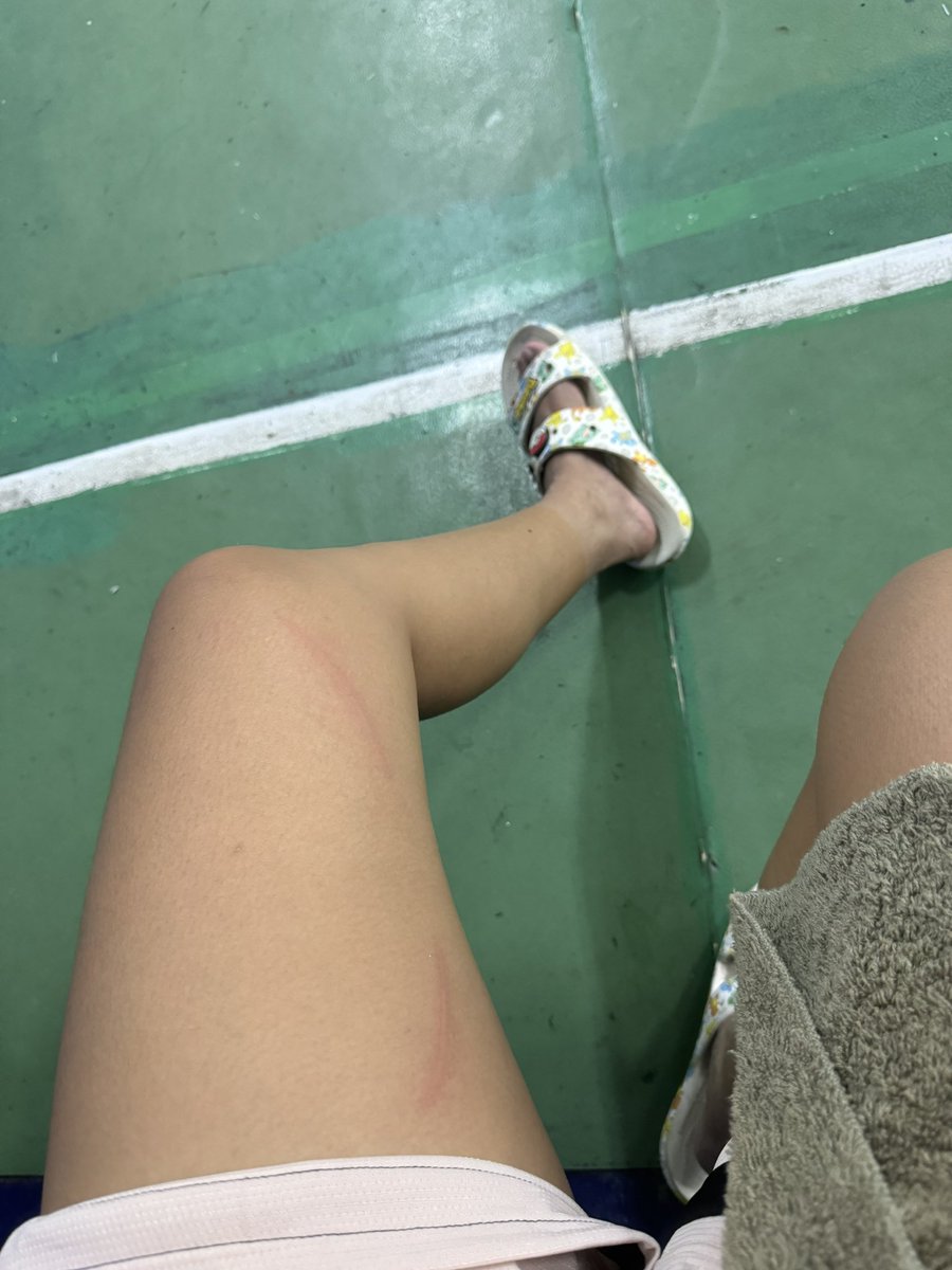 mimimallows's tweet photo. Matibay naman yun raketa 😂 https://t.co/NIAjFdNWLV
