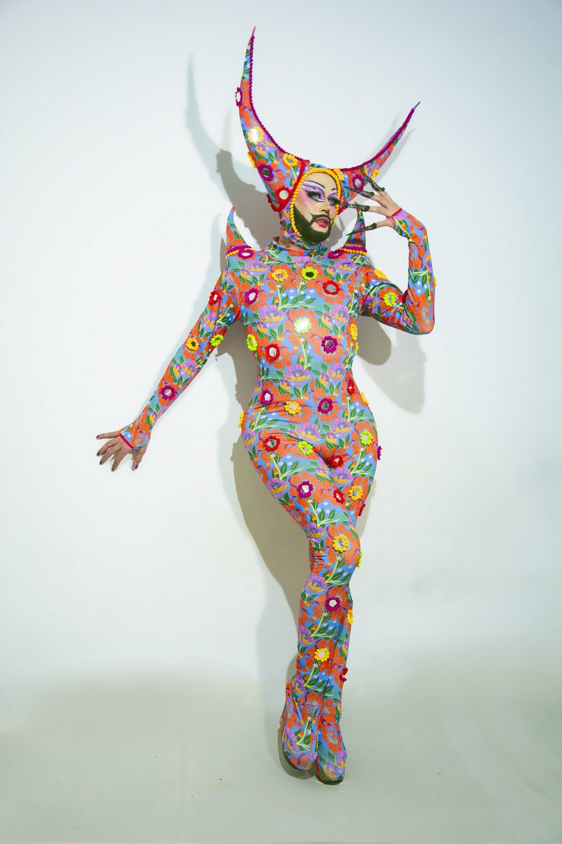 LegonQueen's tweet photo. Carnaval y el diable de las flores ππΈπΌπ
Ph: @navafotografia
Outfit: @cristianceballospe
#legonqueen https://t.co/XJcIkLuvjW