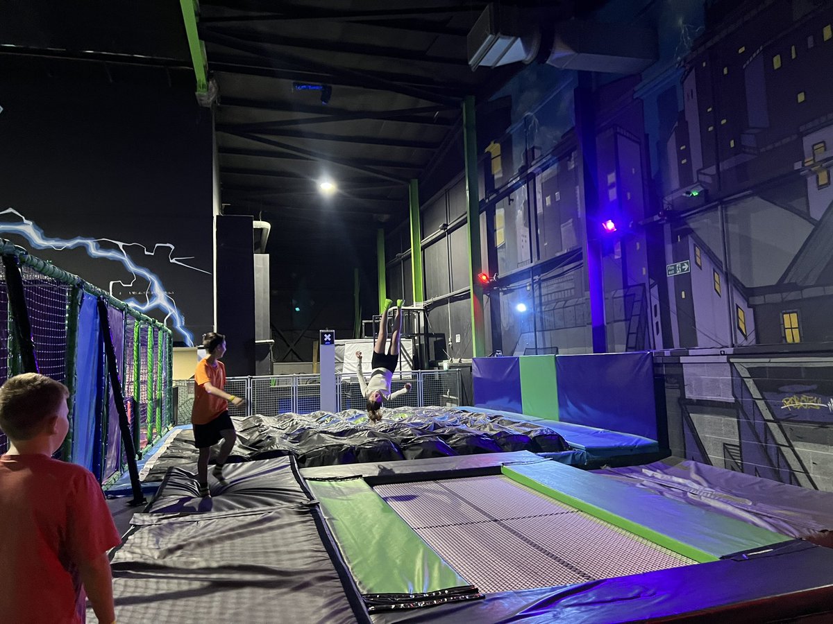 MarkKingRCF's tweet image. 🗓️DAY 11🗓️
KSS PARTNERS SUMMER PROGRAM 

Hot Breakfast &amp;amp; Lunch ✅
Loads of fun at @flipoutglasgow 😃✅
Laser tag 🔫⚡️

@KnightswoodSec 
@RFC_Charity 
@Mollie_FARE 
@FARE_Scotland 
@GlasgowNWPolice 
@jamie57539237 
@KSS_Partners