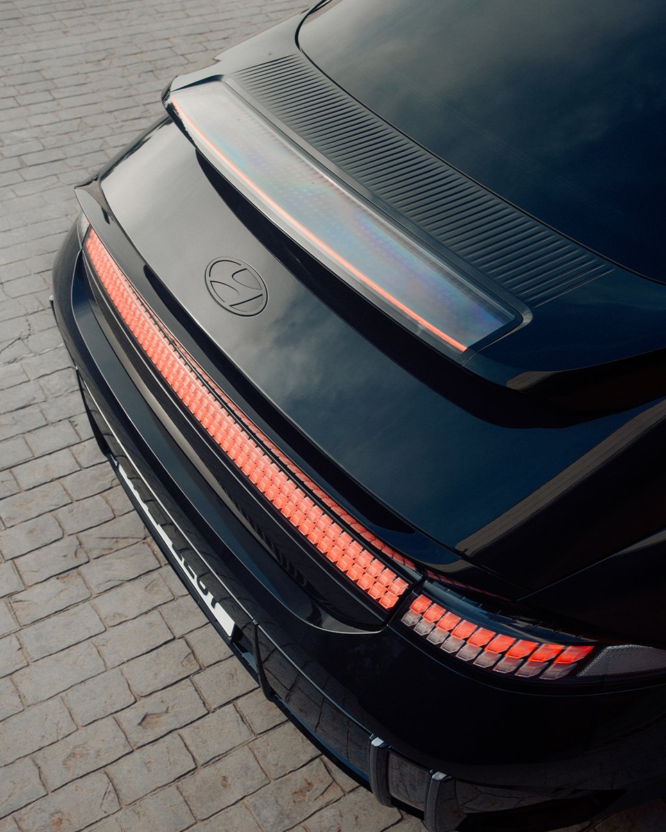 Hyundai_KSA's tweet photo. Experience the ultimate driving 
pleasure: pixel lights brighten your 
path, a Bose sound system turns up 
the summer beats, and the interior 
wraps you in style &amp; comfort.

#IONIQ6 #ElectrifiedStreamliner 
#EV #Hyundai #Hyundai_almajdouie
#هيونداي #هيونداي_المجدوعي https://t.co/ne74PsT68E