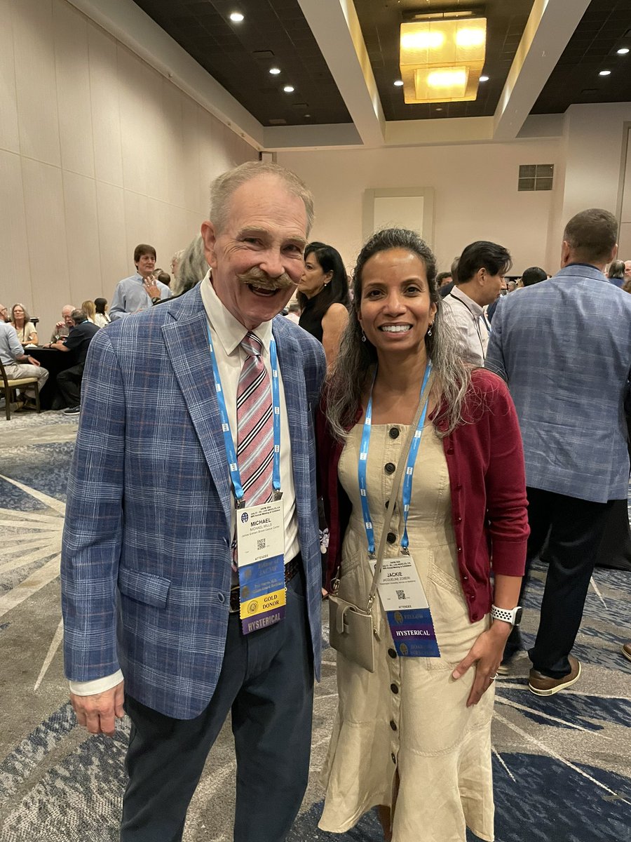 And I got to meet Michael Mills at the <a href="/aapmHQ/">American Association of Physicists in Medicine</a> reception last night and express my thanks for the award. @WahURadOnc team, he’s looking forward to more papers from us!