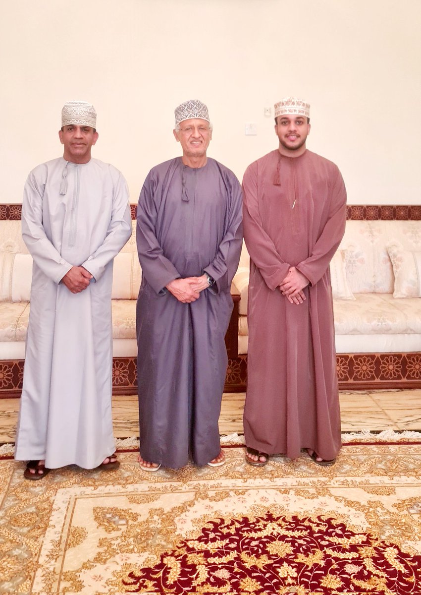 saud66650's tweet photo. بدعوة كريمة من الأستاذ العزيز أحمد بن صالح المرهون مدير عام سوق مسقط للأوراق المالية سابقا بمنزله العامر بصلالة #محافظة_ظفار  برفقة الولد العزيز الأكثم .     #خريف_ظفار_2024 . https://t.co/hD10PnAq7I