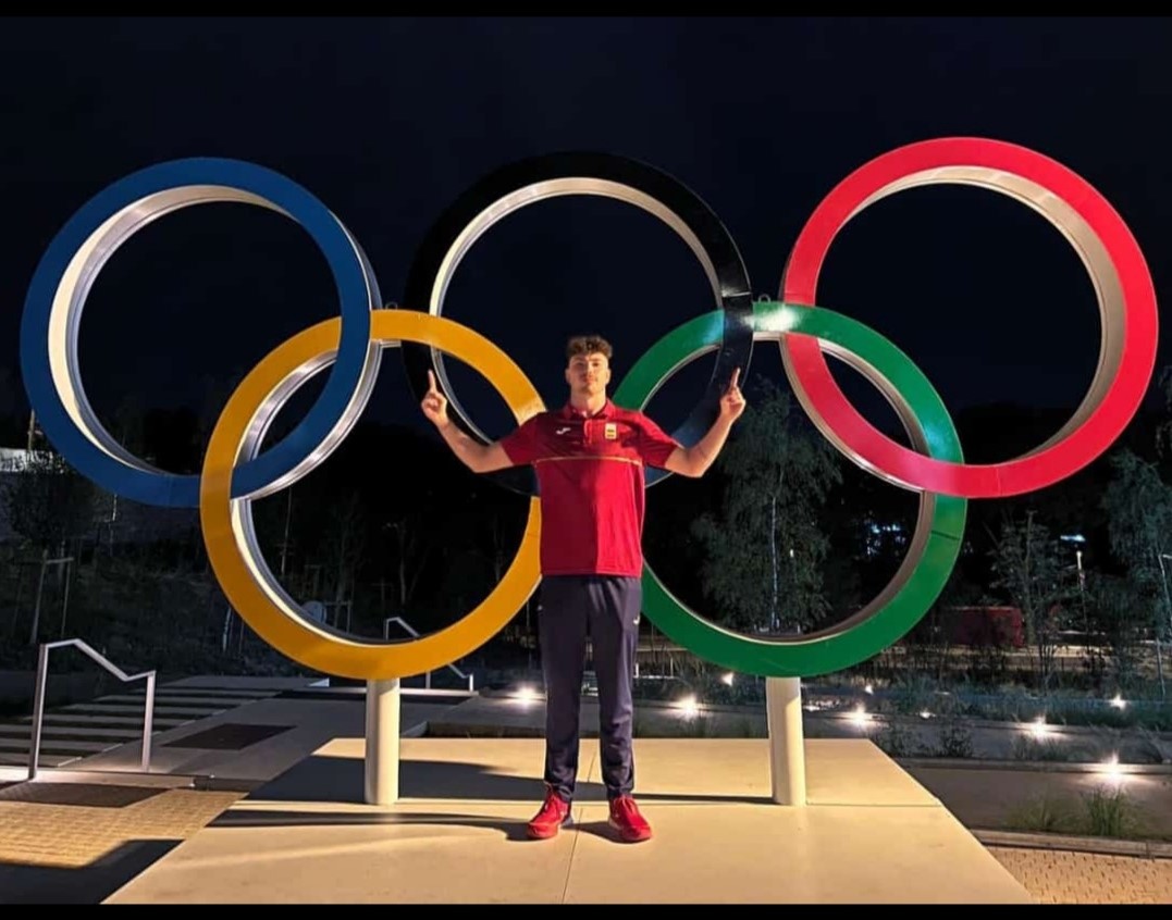 OlivarNatacion's tweet photo. 🏊‍♂️ Luis Domínguez ya se encuentra en Paris para participar en los Juegos Olímpicos junto a la delegación española

🪩 https://t.co/yG9IQLfiJi

Disfruta de esta gran experiencia!!

#TodosConLuis
#VamosLuisito
#EnjoyTheDream https://t.co/Uz3KEKlxNm