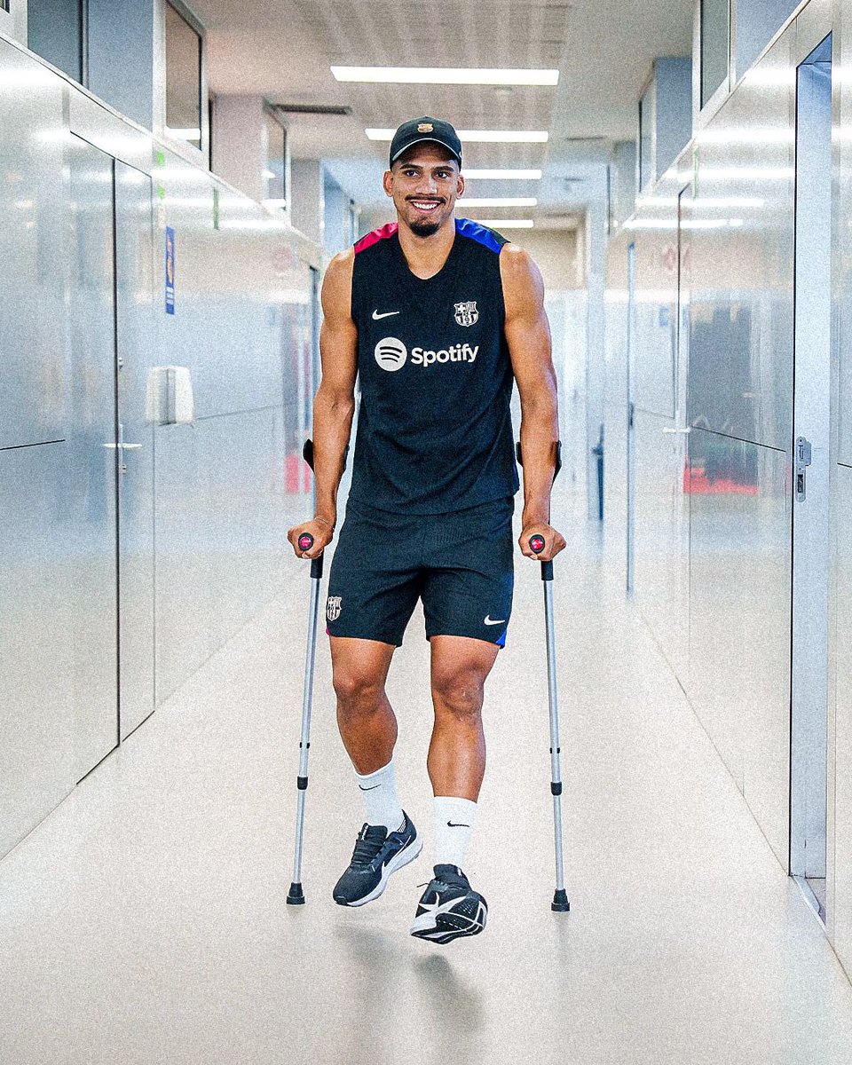RonaldAraujo_4's tweet photo. Comenzamos con la recuperación 💪🏾🦍
Culers, pronto estaré dando guerra en la cancha como siempre. ⚔️🔵🔴 https://t.co/ubeacdFfDc