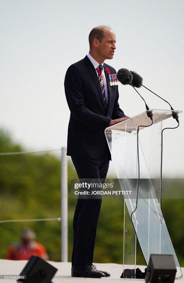 Canellelabelle's tweet photo. I am glad a community note was added to Harry's new CGI whinefest interview🤭
    He sits there with his photoshopped hair and airbrushed appearance and pretend the phone hacking case is groundbreaking saying "it would be nice if his father and brother joined him in his "fight" against the tabloid"🫠🤡
    Well Harry, it would be nice if you stop lying for once because Prince William was the pioneer who brought the case to light, 20 years ago🔥
    In Fact, when it comes to fighting the Tabloids against Press intrusion into his private life, Prince William has been the pioneer who dared at the young age of 23 to boldly warn the media to protect Catherine's privacy and to go after Murdoch and sue a whole news agency for invading not only his privacy, but Catherine and Harry's privacy as well🔥
   Yet William never gave interviews seeking public credit for what he rightfully did. No, It Is Harry who, 20 years later, acts like he was the first one to issue a letter to ask Privacy for Meg or the pioneer of the phone Hacking case🤡
   How is Harry fighting against the tabloid when for the past 5 years he got PAID BY THE MEDIA to give interviews, appear on Netflix and write a book, selling out his own family for money?🤡
  How is Harry fighting the tabloids when he is employed as a netflix show puppet and has become a rent-a -prince in the US, while his wife chase paparazzis around town to pap her in parking lots?🤡
   Better question yet, What impact has Harry had on the Tabloid since he declared "war" on them? 
Absolutely None. He settled his cases with Zero Impact🔥
   As a sharp contrast, Prince William lives his life Quietly because he genuinely wants his privacy. But when the Press violate the privacy of his loved ones, he always answers decisively.
   In 2005, a private investigator for News to the World hacked William's voicemail and published the content of his conversation with Tom Bradby. Prince William went to the police and then the palace sued them and it was during that case that the massive ring of phone hacking scandals, spanning years and involving other government officials,  celebrities, on top of Royals, was revealed. 
    The case went on from 2005 to 2011, when it exploded in a big finale. 
The results?
• In August 2006, the royal editor for NTW, Clive Goodman and private investigator, Glenn Mulcaire, were arrested by the Met Police. They were charged with hacking the telephones of members of the RF by accessing voicemail messages🔥
• On 26 January 2007, both Goodman and Mulcaire pleaded guilty to the charges and were sentenced to four and six months imprisonment respectively. On the same day, it was announced that Andy Coulson had resigned as editor of NTW🔥
• Amid a public backlash and the withdrawal of advertising, News International announced the closure of the newspaper NTW on 7 July 2011🔥
• The case further resulted in the Leveson Inquiry which published the Leveson Report in November 2012, reviewing the general culture and ethics of the British media. 🔥
• In 2020 after suing the Murdoch newspaper seeking Damages for being hacked 35 times and Catherine 155 times, Prince William finally received one of the largest settlement, £1 million, which he donated to charity🔥
    So what is Harry babbling about, 20 years later when the scandal and impact is done?🤡
   Harry has always dined on William's work behind the scene. 
He appropriates William's ideas and then run to the media claiming credit while trying to erase William from it.
   It is what happened with invictus; their charity work and their fight against press intrusion🫠
   More to the point, Ask yourselves why, 5 years since he left the RF, Harry has been incapable of coming up with new viable projects or ideas.
Because Prince William was the creative brain all along and they separated🔥
   So H keeps wallowing in the past, while William continues to come up with new viable projects and succeed in all he does😏☕️
#LionofWindsor