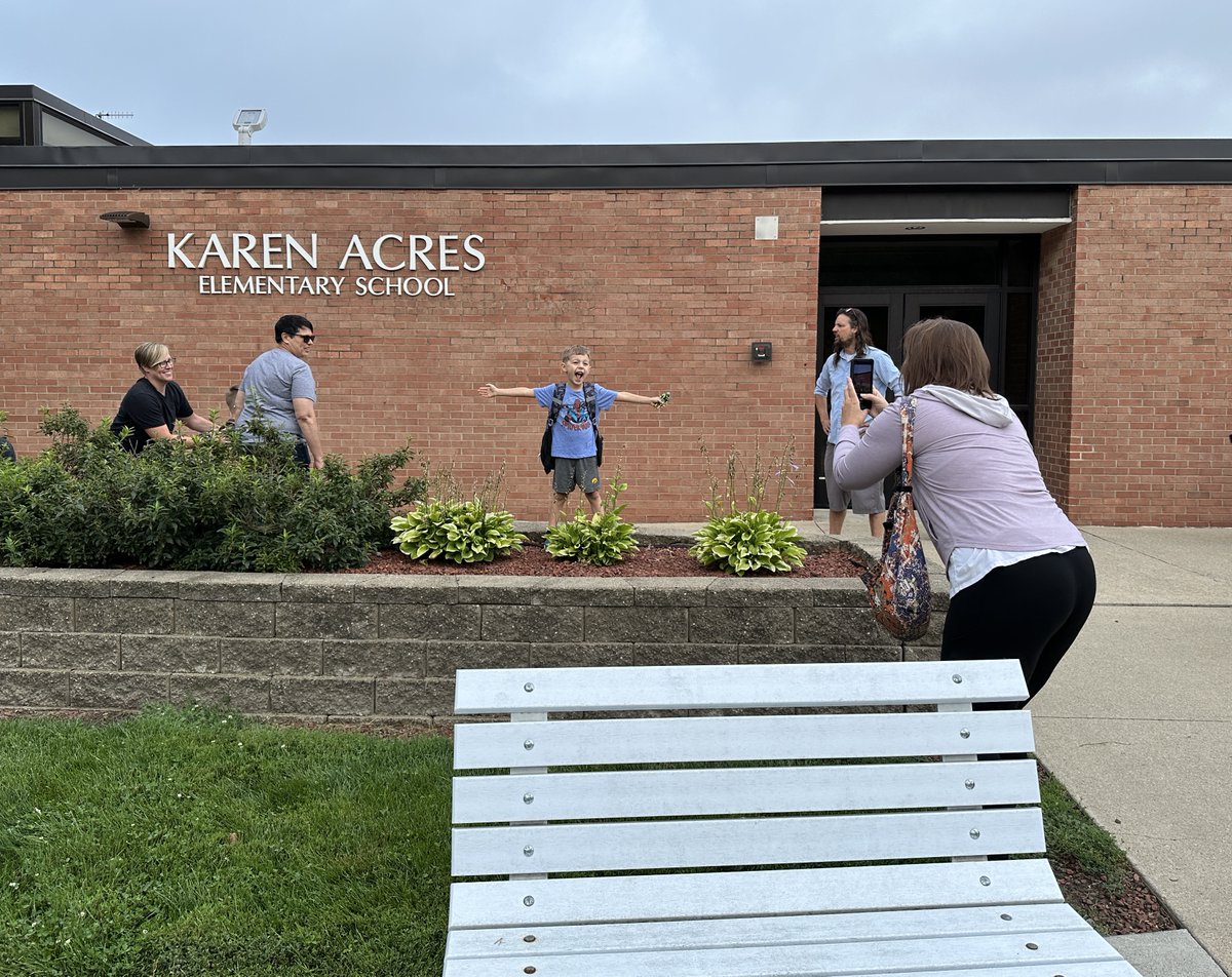 UrbandaleCSD's tweet photo. The sun made a small appearance this morning to welcome our Karen Acres students BACK TO SCHOOL!! Lots of smiles and hugs today. Have an amazing first day Karen Acres, we are so glad you're here! #KAPride #UBelongHere https://t.co/n2MDAimRvl