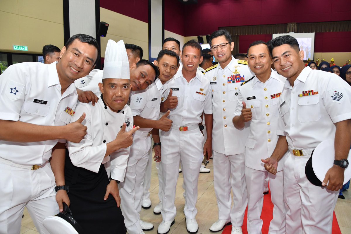 Lambaian dan penghormatan terakhir daripada warga <a href="/Mawilla_1/">MAWILLA 1</a> kepada YBhg Laksamana Tan Sri Abdul Rahman bin Ayob dan Puan Sri Dr. Norinah binti Mustapha. Selamat Bersara YBhg Tan Sri.