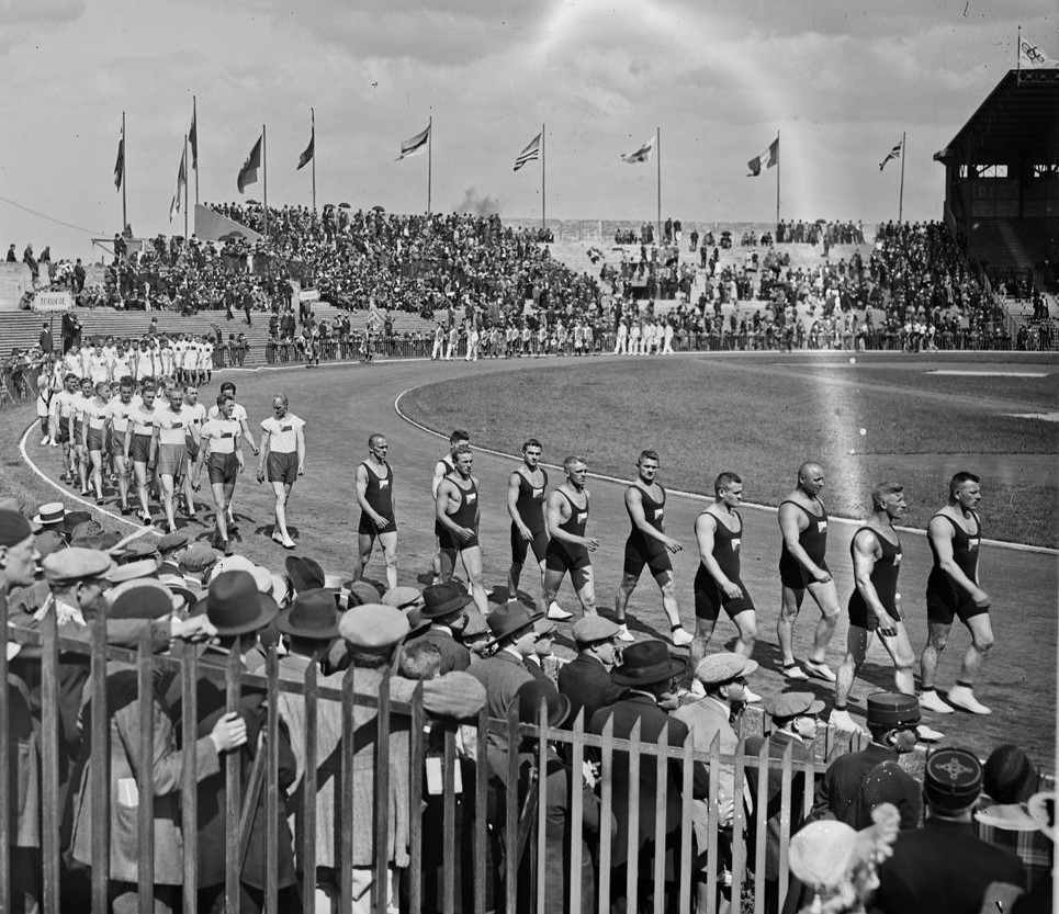 GallicaBnF's tweet photo. À J-1 de la cérémonie d'ouverture de @Paris2024, Gallica vous propose ces quelques photos de la cérémonie d'ouverture des Jeux olympiques de Paris 1924 pour patienter ! #JeudiPhoto #OlympiadeCulturelle
📷 Stade de Colombes, 5 juillet 1924 : https://t.co/ar5O99huLb https://t.co/IcMSGu39sq