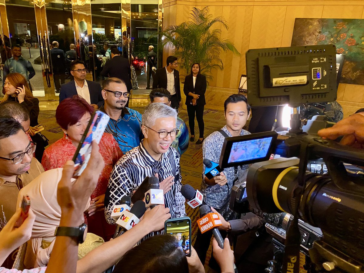 Jacques Werner (@jacqueswerner) on Twitter photo At @NCCIM yearly gala dinner, both government & #Malaysian commercial chambers spoke highly of their cooperation, progress ‘Madani’ economy & ambition to become top 30 economy. Areas for improvement identified to be taken at hand. <a href="/tzafrul_aziz/">Tengku Zafrul 🇲🇾</a> At @NCCIM yearly gala dinner, both government & #Malaysian commercial chambers spoke highly of their cooperation, progress ‘Madani’ economy & ambition to become top 30 economy. Areas for improvement identified to be taken at hand. <a href="/tzafrul_aziz/">Tengku Zafrul 🇲🇾</a>