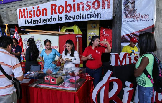25 años de avances continuo de marcha victoriosa de una nueva fuerza armada nacional bolivariana, patriota  y socialista #LogrosDeLaRevolucion
<a href="/LaRosaInfoVE/">LaRosaInfoVE</a>
<a href="/NicolasMaduro/">Nicolás Maduro</a>
<a href="/Gob_Guarico/">Gobierno de Guárico</a>
<a href="/Gabrielasjr/">Gabriela Jiménez</a>