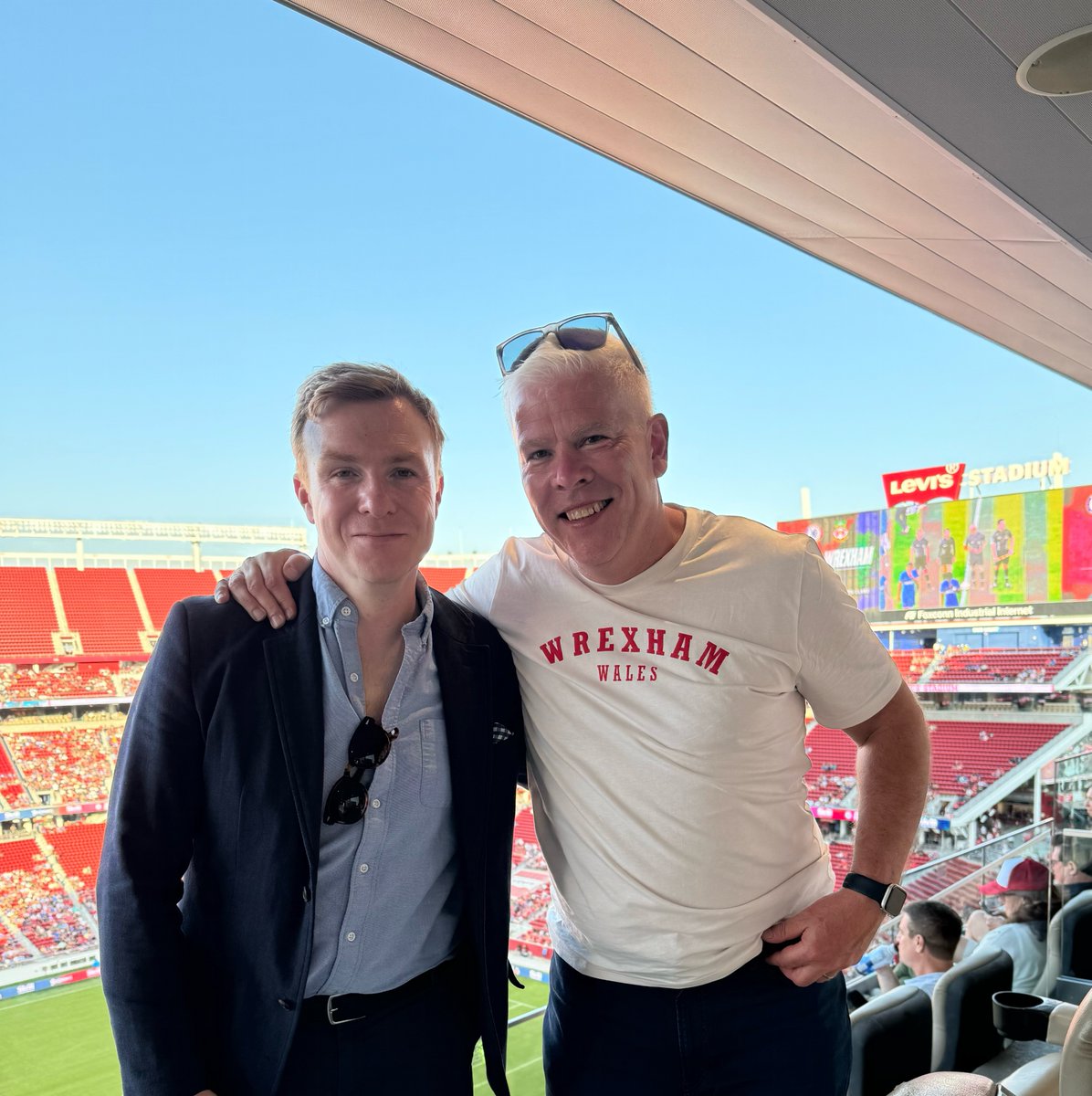 Chelsea v Wrexham with <a href="/LUFC/">Leeds United</a> commentary legend <a href="/BrynLaw/">Bryn</a> last night. I've been listening to Bryn since the 90s. Finally got a 1-on-1 experience!