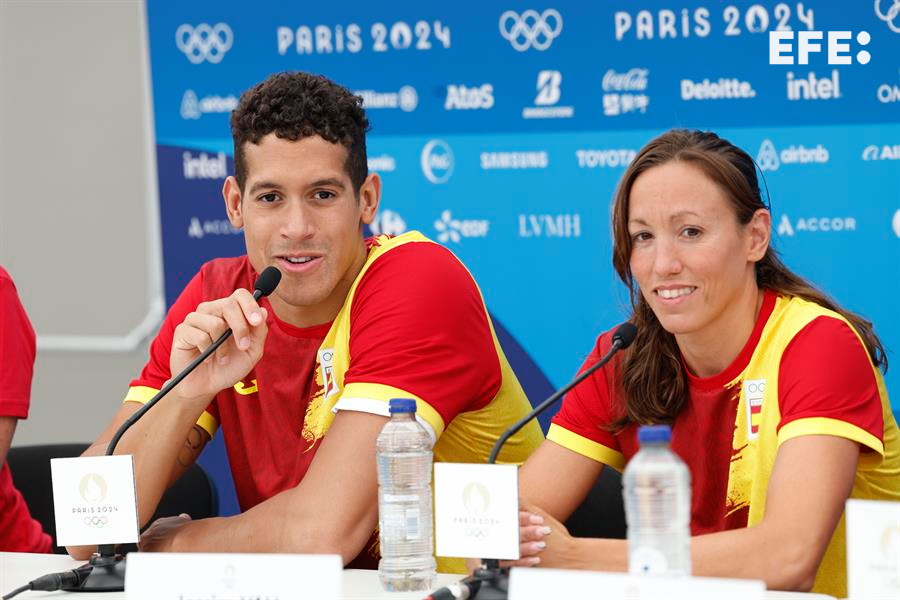 EFE Deportes (@efedeportes) on Twitter photo 🏊🏻♂️ Hugo González y Jessica Vall afrontan sus terceros Juegos Olímpicos dispuestos a "dar lo mejor para el país".
🗣️ <a href="/hglezoliveira/">Hugo González OLY</a>: "No hay presión, sólo pasión".
🗣️ <a href="/JessicaVallMo/">jessica vall OLY</a>: "Me sigo poniendo nerviosa".
#Paris2024 🏊🏻♂️ Hugo González y Jessica Vall afrontan sus terceros Juegos Olímpicos dispuestos a "dar lo mejor para el país".
🗣️ <a href="/hglezoliveira/">Hugo González OLY</a>: "No hay presión, sólo pasión".
🗣️ <a href="/JessicaVallMo/">jessica vall OLY</a>: "Me sigo poniendo nerviosa".
#Paris2024