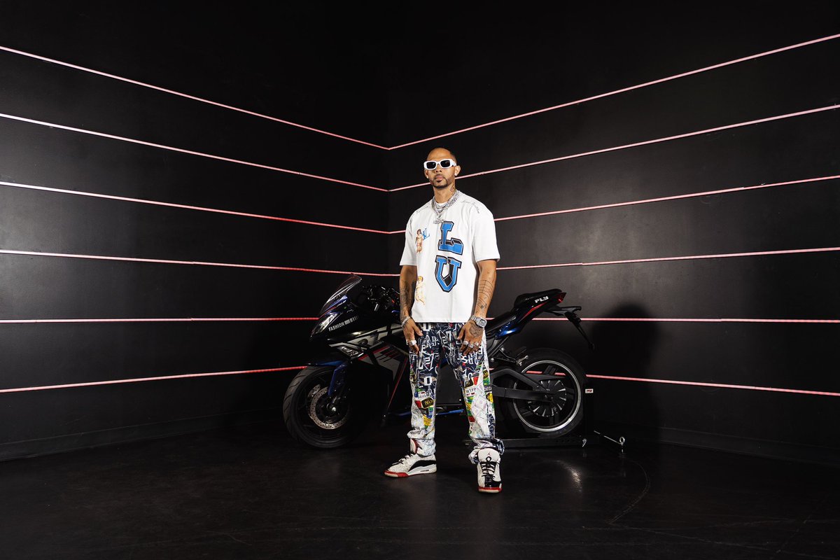 AVpixels's tweet image. open.spotify.com/artist/2tI9eTD…