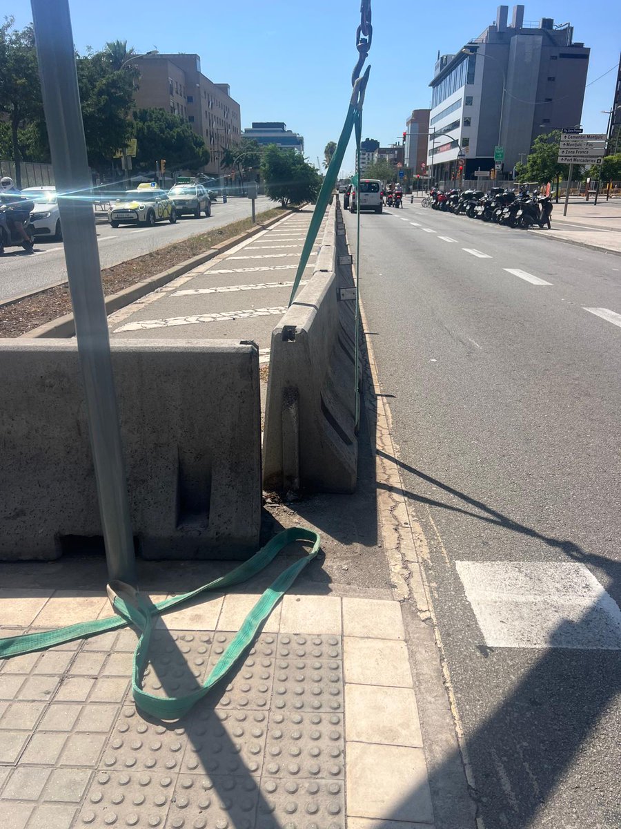 deusedes's tweet photo. @lamarinaviva @BCN_SantsMont Arreglat! Gràcies! #entretots https://t.co/SlhRFSCGkp