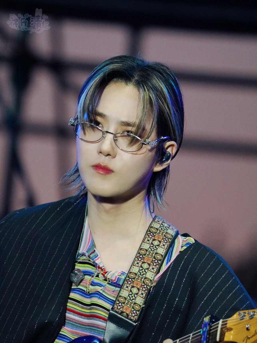 achaowokk's tweet image. 2024.06.16  🎸🐰

오빠 보고 싶었어요🥺

#수호 #SUHO #준면 #김준면 #金俊勉 #スホ @weareoneEXO