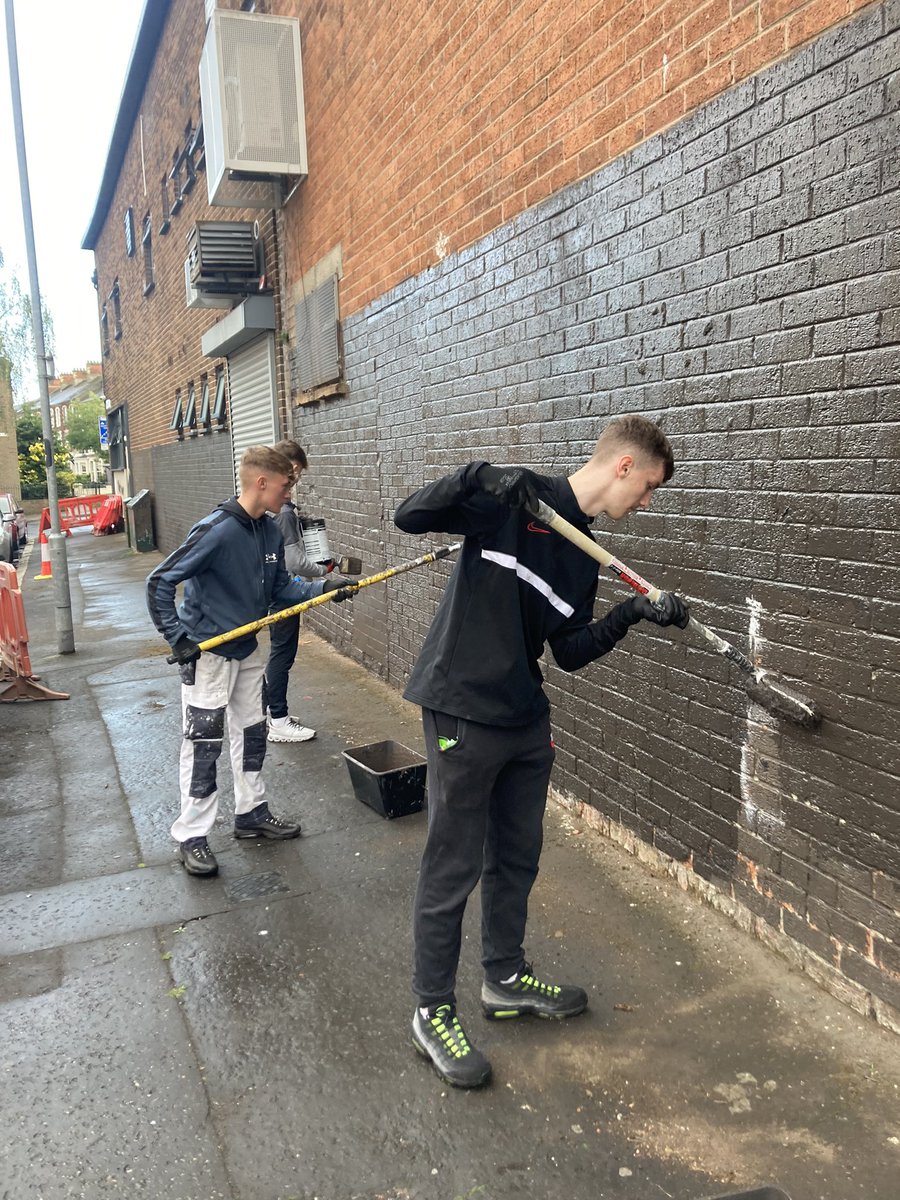 artilleryyc's tweet photo. Weeding and painting tonight as we completed another two of the spaces of the 18 areas we are aiming to refresh over the summer - top of the New Lodge and Hallidays Road. https://t.co/aF5FFOOvEU