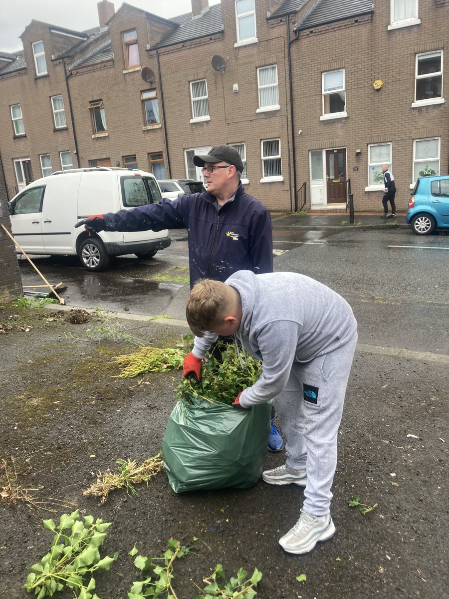 artilleryyc's tweet photo. Weeding and painting tonight as we completed another two of the spaces of the 18 areas we are aiming to refresh over the summer - top of the New Lodge and Hallidays Road. https://t.co/aF5FFOOvEU