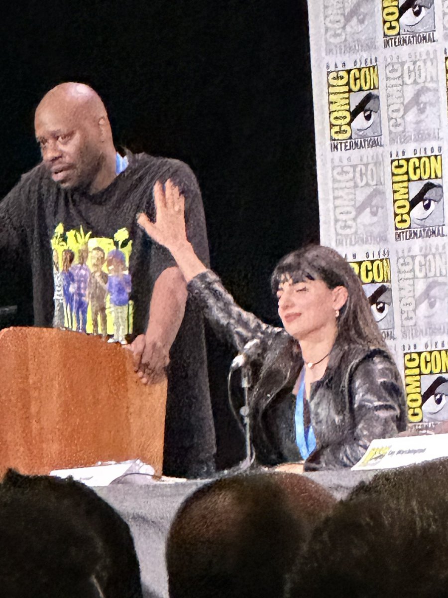 At #SDCC24 <a href="/malcolmbarrett/">V3rbal</a> and <a href="/JustDoumit/">Claudia Doumit</a> discuss the method acting approach Claudia took for her first ever on-screen kiss as Jiya with, of course, Rufus on #Timeless