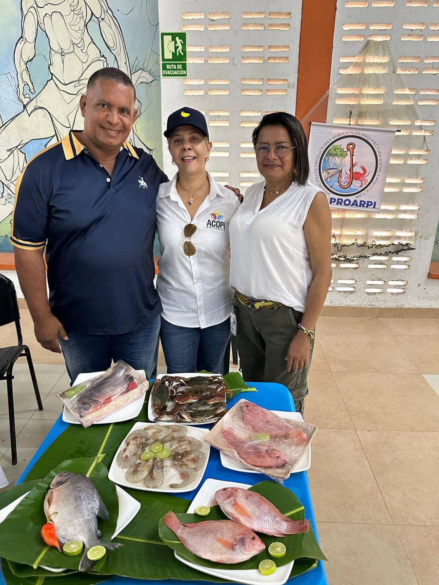 johnalbeirogir's tweet photo. Realizamos el sexto encuentro del Consejo Directivo de la regional del @SENA_Antioquia en el Complejo Tecnológico Agroindustrial, Pecuario y Turístico, en donde realizamos una visita a Puerto Antioquia para seguir abriendo espacios de oportunidades a nuestros aprendices. https://t.co/ukU8fXSjQR