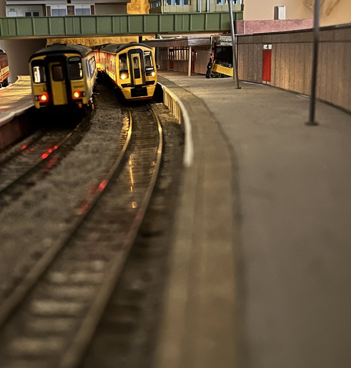 ModellingTom's tweet image. Golden hour. #tmrguk