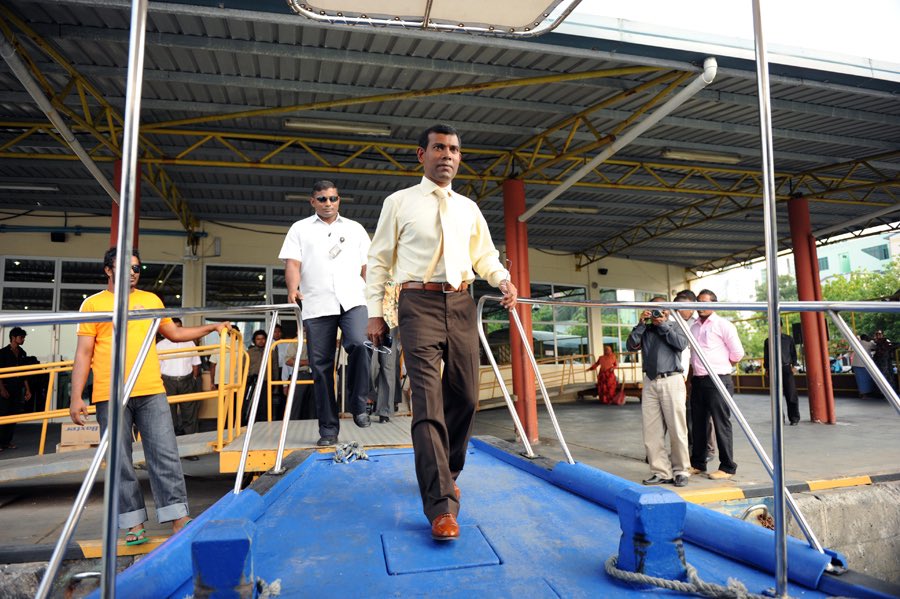 އަޅުގަނޑަކީ އެއް އިރަކުވެސް ރައީސް ނަޝީދަަށް އަނެއްހެން ތާއީދު ކުރި މީހެއް ނޫން، އެކަމަކު RTL ކިޔަސް އަދި އެހެން ނަމެއް ކިޔަސް، ދަތުރުފަތުރުގެ ނިޒާމަކުން ރާއްޖޭގެ ރަށްތައް ގުޅާލުމަކީ ރައީސް ނަޝީދުގެ ކޮންސެޕްޓެއް. އެކަމުގެ ޝުކުރު RN އަށް ހައްގު. ޝުކުރިއްޔާ 
<a href="/MohamedNasheed/">Mohamed Nasheed</a>