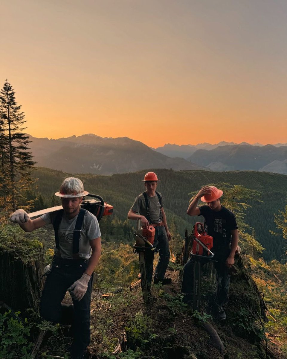 #Repost from @thulinetimberco
.
Quality guys to show up to help pull up the rest of the the strip last minute. Early mornings and good Company 
@tylerruonavaara <a href="/scottwittenberg/">Scott Wittenberg</a> @Ruswittenberg @samwittenberg19 @ian_wittenberg